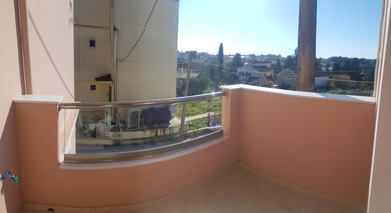 Harry'S Apartment Lefkimmi  Bagian luar foto
